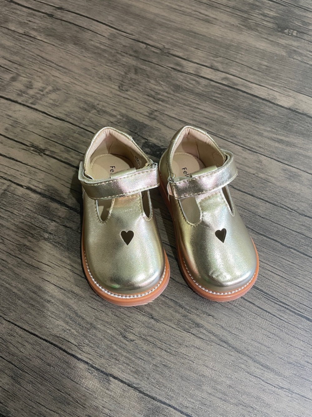 Felix & Flora girls Metallic Gold Heart Mary Jane Shoes size 5
